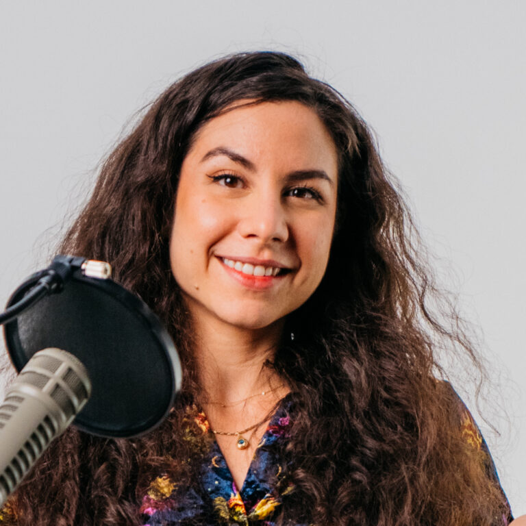 Una Kravets portrait